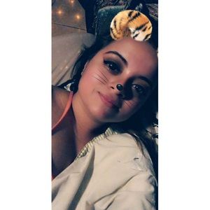 Meet your Posher, Leslie